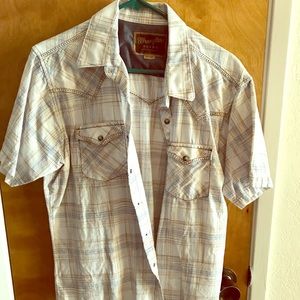 Men’s large Wrangler Retro short sleeve.